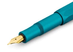 Kaweco COLLECTION Füllhalter Iguana Blue 11 Kaweco COLLECTION Füllhalter Iguana Blue -Schreibwerkzeug Geschäft Kaweco Collection FP IguanaBlue Detail Front web s 1280x1280