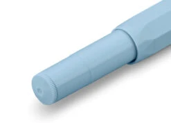 Kaweco COLLECTION Füllhalter Mellow Blue -Schreibwerkzeug Geschäft Kaweco Collection FP closed MelBlue Detail Back web s 1280x1280